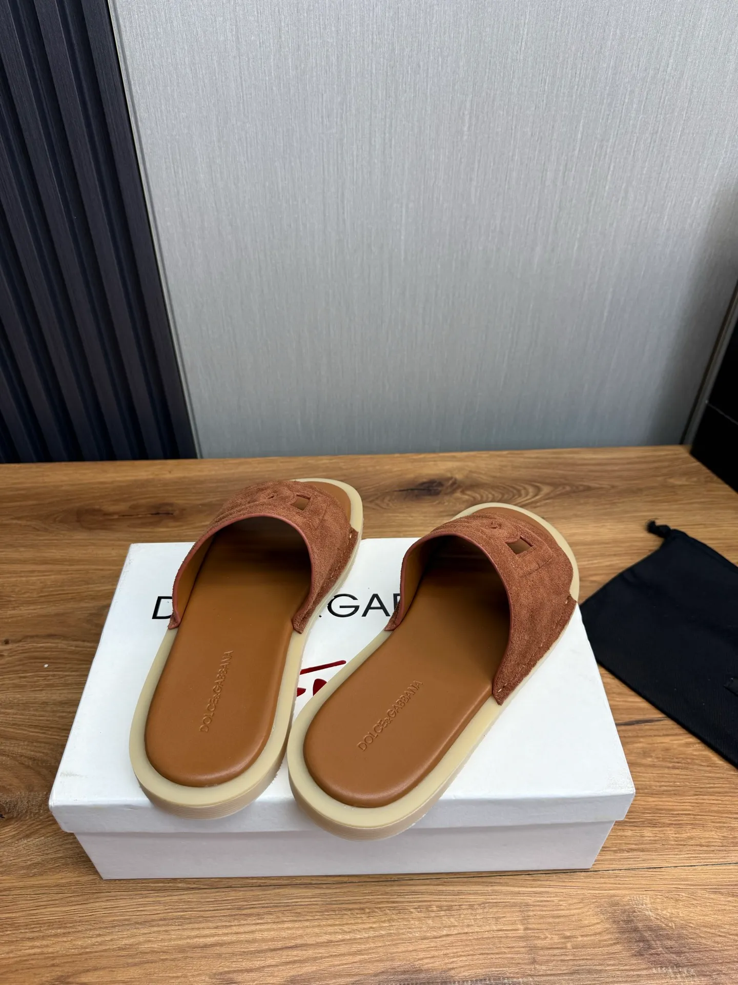 Men's men's shoes💰340💰Dolce & gabbana (DG) official website synchronized new slippers💥Fashion hot models: 1 exclusive mold opening✅Unique brand style logo upper💥Original private mold outsole✔️36-44 (45 customized, non-refundable)